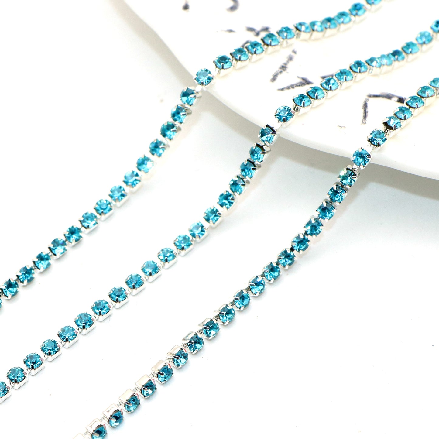 1Meter Sparkling Rhinestone Chain Beads Rhinestone Chain - Jewelry Making Chains for DIY Craft, Shoe, Clothing, Mobile Phone Case Decoration