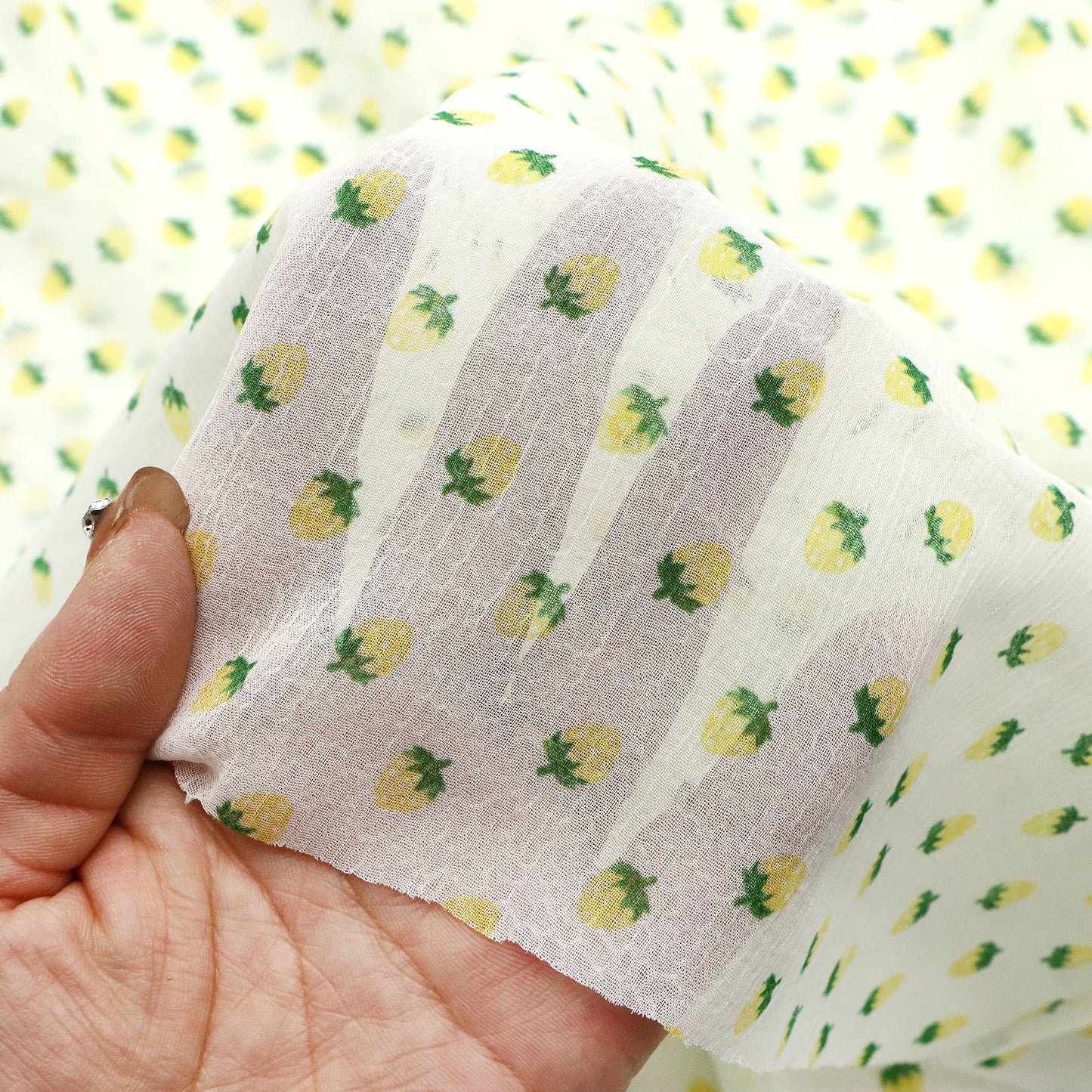 1Pc strawberry pattern Chiffon Fabric - 59x19.68inch(150x50cm) Pre-cut Fabric,Perfect for DIY Sewing,Bags,Party Decor, Tablecloths, Gift Wrapping,Cushions & Furniture Covers