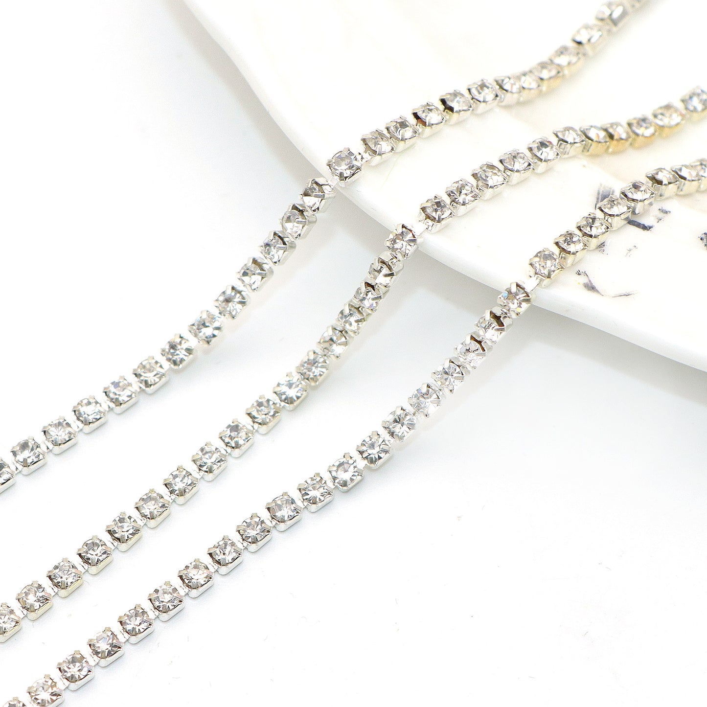 1Meter Sparkling Rhinestone Chain Beads Rhinestone Chain - Jewelry Making Chains for DIY Craft, Shoe, Clothing, Mobile Phone Case Decoration