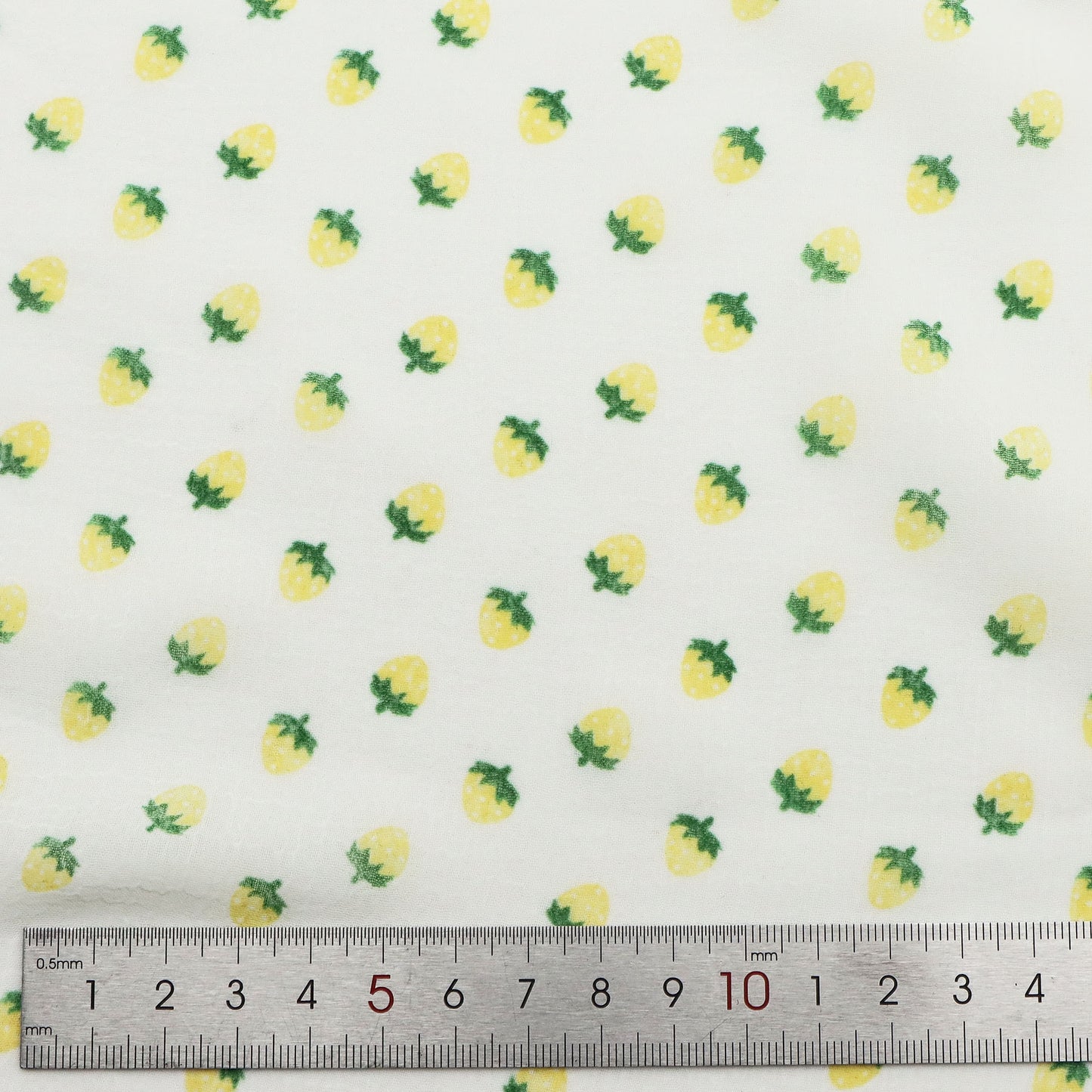 1Pc strawberry pattern Chiffon Fabric - 59x19.68inch(150x50cm) Pre-cut Fabric,Perfect for DIY Sewing,Bags,Party Decor, Tablecloths, Gift Wrapping,Cushions & Furniture Covers