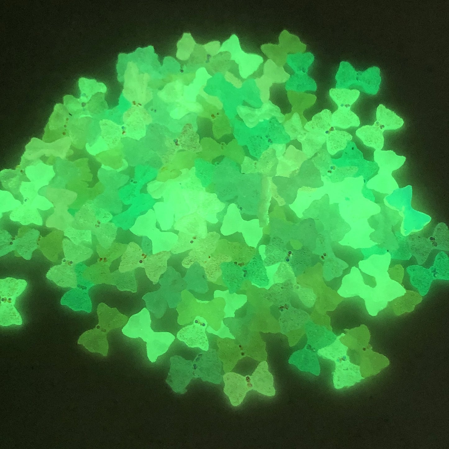 20Pcs/pack Glow in the Dark Acrylic Beads Bowknot Shaped Plain Solid Color for Jewelry Making DIY Bracelet Necklace Chain Earrings Charm Decors For Nail Art Design Crafts Jewelry Accessories