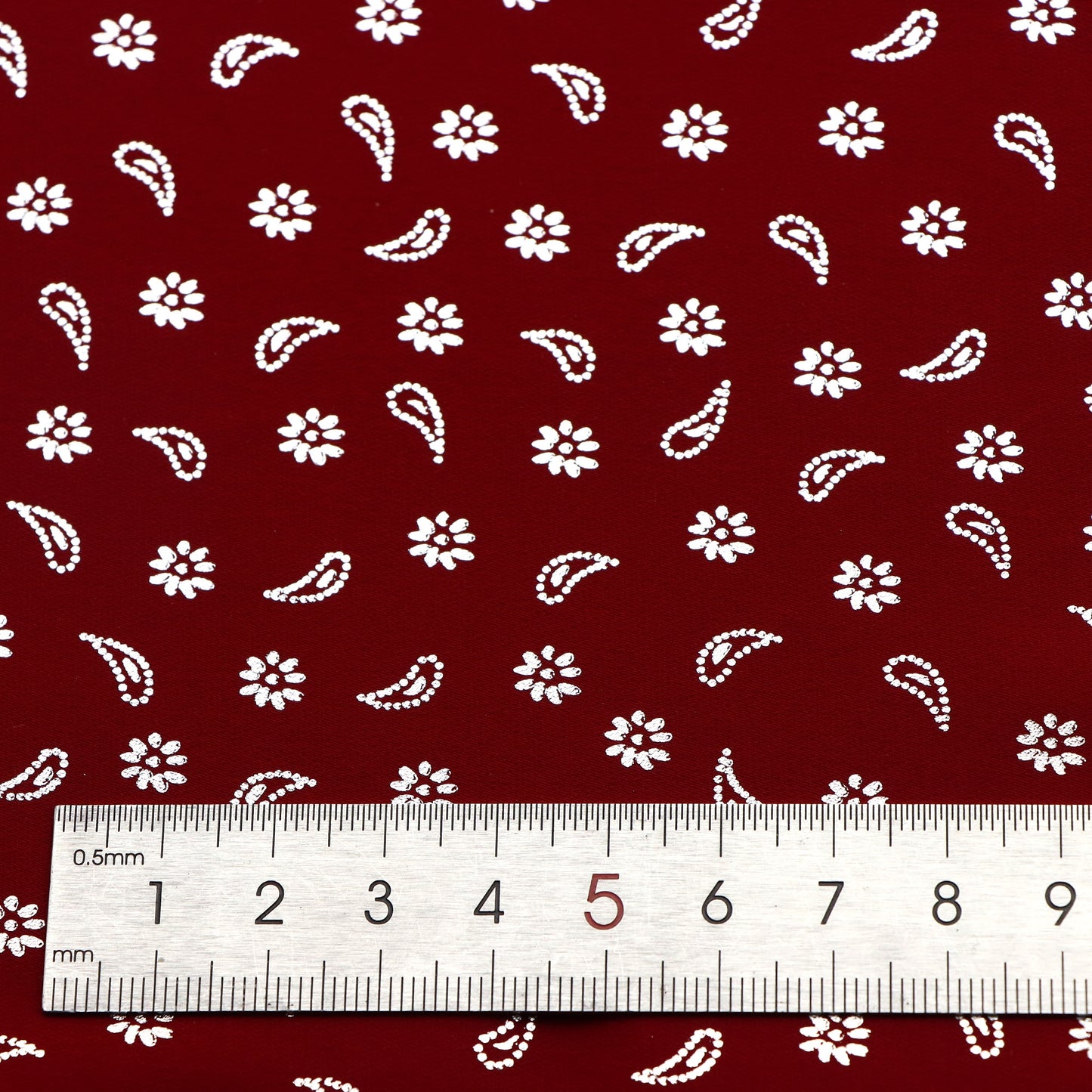 1pc Silvery Paisley Print 100% Polyester Fabric, 59.06x19.68 inch Precut Fabric, Perfect for Party Decorations, and Craft Projects, Hair Ties, DIY Quilting & Sewing, Patchwork, Backdrop Fabric | Floral Pattern