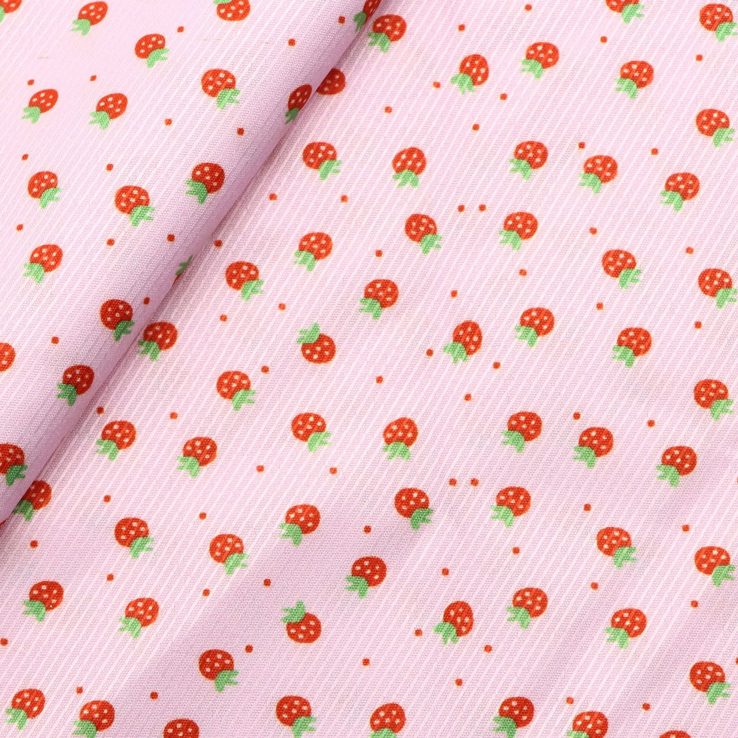 1pc Strawberry Print Twill Polyester Fabric, 59.06x19.68 inch Precut Fabric, Perfect for Party Decorations, and Craft Projects, Hair Ties, DIY Quilting & Sewing, Patchwork, Backdrop Fabric | Strawberry Pattern