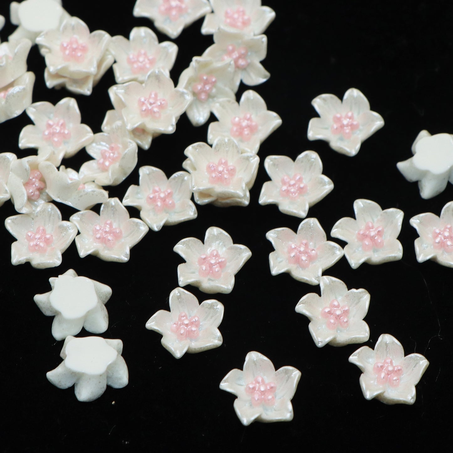 10pcs Pearlescent Flower Shaped 3D Acrylic Resin Cabochon Charms Ornament DIY Creative Phone Shell Case Keychain Fridge Patches Decors Accessories