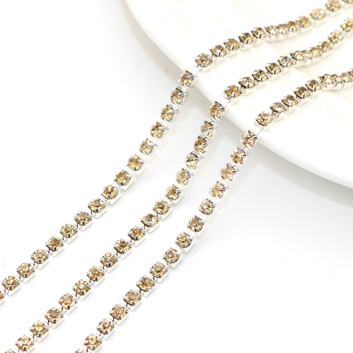 1Meter Sparkling Rhinestone Chain Beads Rhinestone Chain - Jewelry Making Chains for DIY Craft, Shoe, Clothing, Mobile Phone Case Decoration