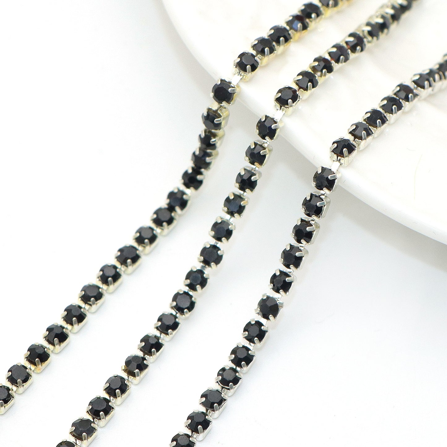 1Meter Sparkling Rhinestone Chain Beads Rhinestone Chain - Jewelry Making Chains for DIY Craft, Shoe, Clothing, Mobile Phone Case Decoration