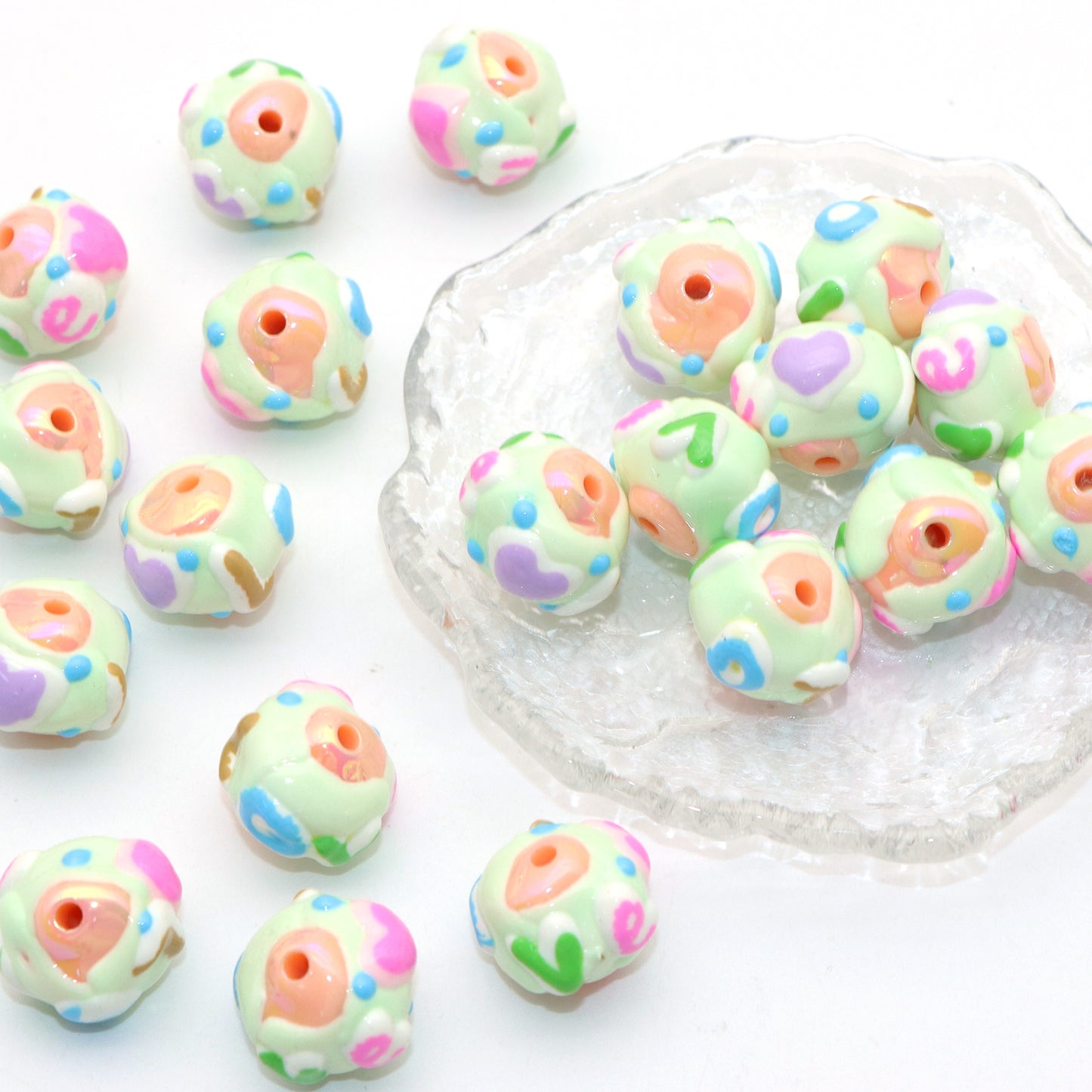 5Pcs Festive Love Heart Acrylic Beads Loose Spacer Beads for DIY Jewelry Making Accessories DIY Bracelet Necklace Chain Earrings Charm Bangle Decors Craft Pen Supplies