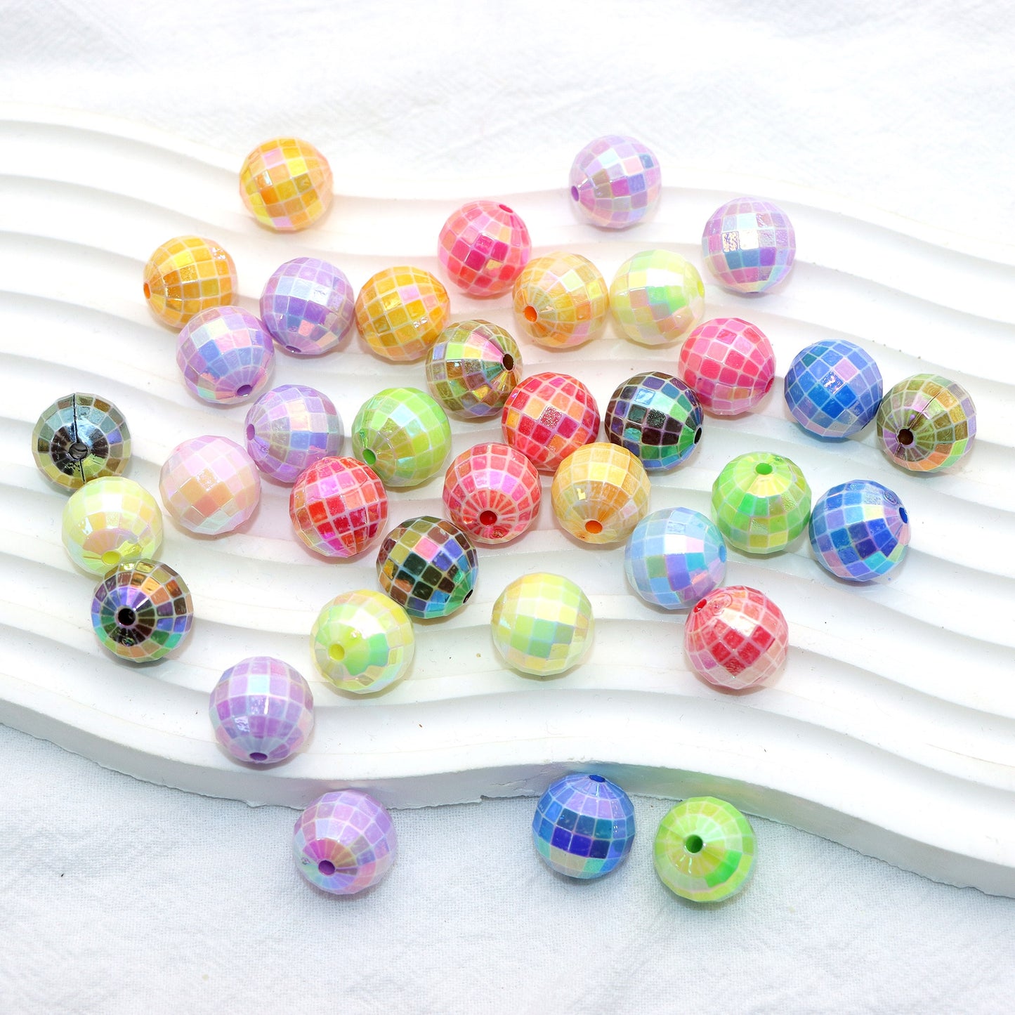 10Pcs Iridescent Bounce Ball Acrylic Beads 16mm Mixed Colors Geometry Acrylic Spacer Beads Charms with Hole Ideal for DIY Jewelry Making DIY Bracelet Necklace Chain Earrings Charm Pen Bangle Decors Festive Craft Supplies