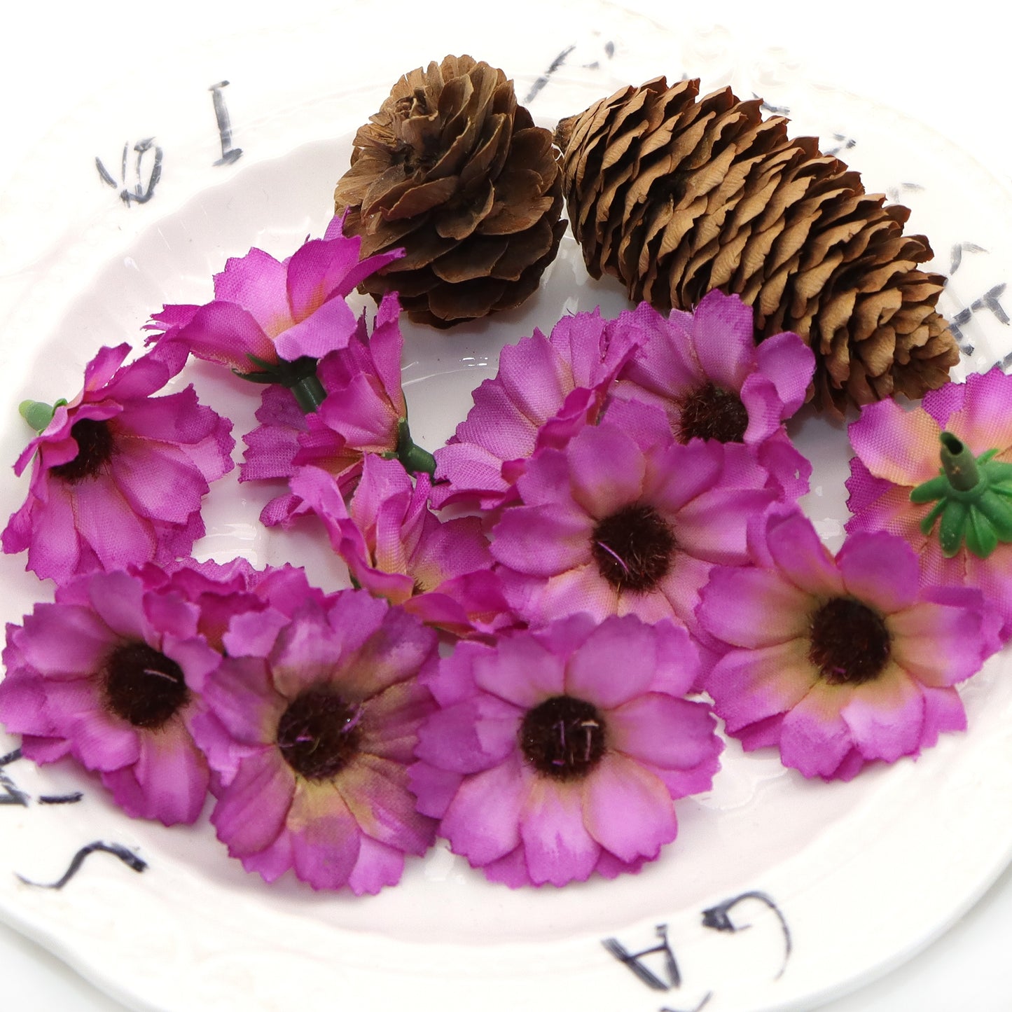 20Pcs Artificial Flowers,Fake Flowers Head Daisy Artificial Silk Flower for DIY Card Making & Craft Decorations, Wedding Home Decoration,DIY Scrapbooking Party Birthday Decor