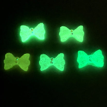 20Pcs/pack Glow in the Dark Acrylic Beads Bowknot Shaped Plain Solid Color for Jewelry Making DIY Bracelet Necklace Chain Earrings Charm Decors For Nail Art Design Crafts Jewelry Accessories