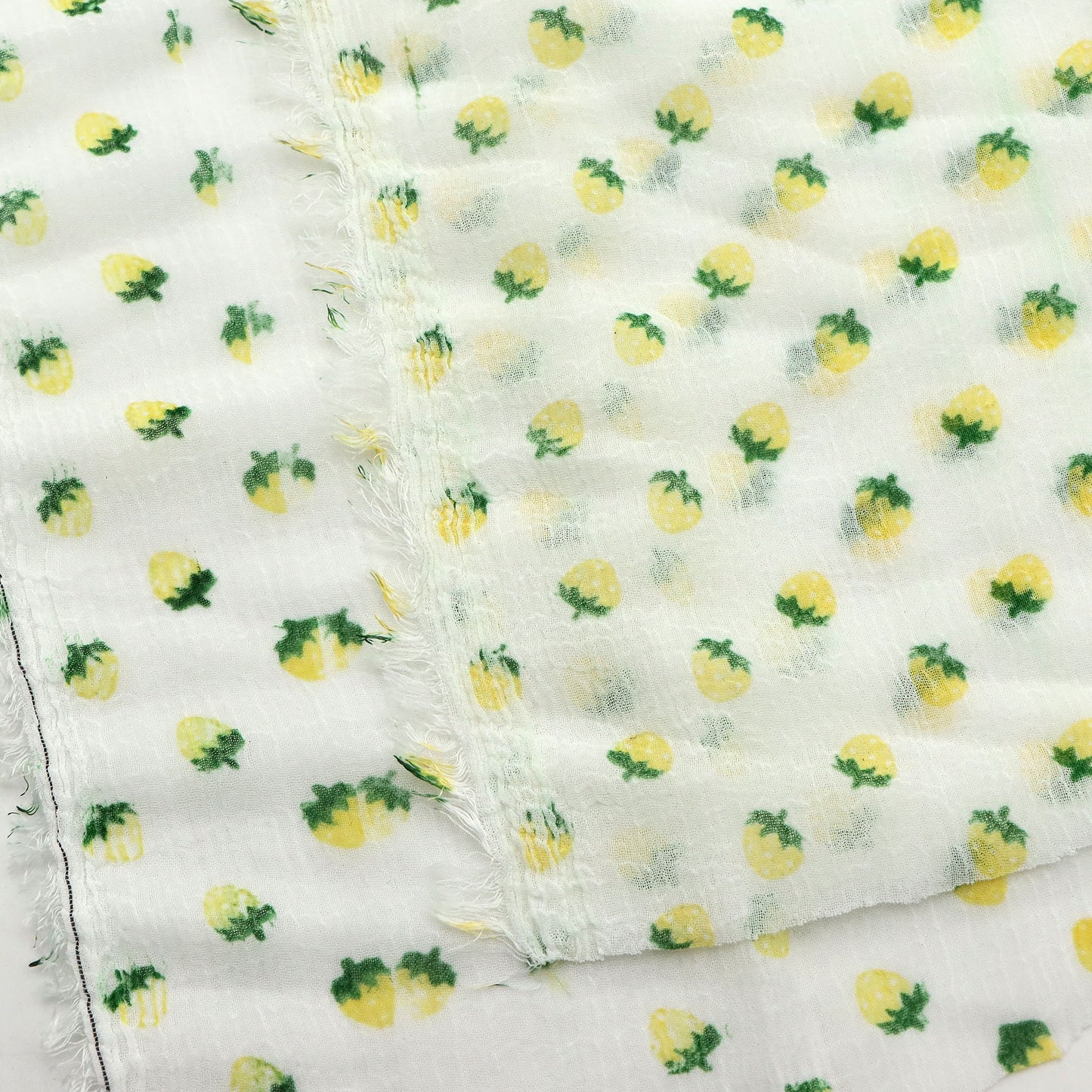 1Pc strawberry pattern Chiffon Fabric - 59x19.68inch(150x50cm) Pre-cut Fabric,Perfect for DIY Sewing,Bags,Party Decor, Tablecloths, Gift Wrapping,Cushions & Furniture Covers