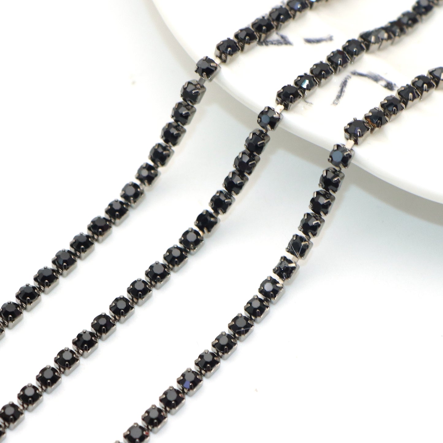 1Meter Sparkling Rhinestone Chain Beads Rhinestone Chain - Jewelry Making Chains for DIY Craft, Shoe, Clothing, Mobile Phone Case Decoration